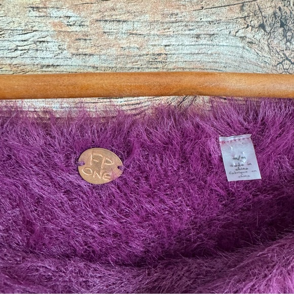 Free People One Black Cherry Purple Crilla Fuzzy Pullover Sweater Size Medium - Picture 5 of 8